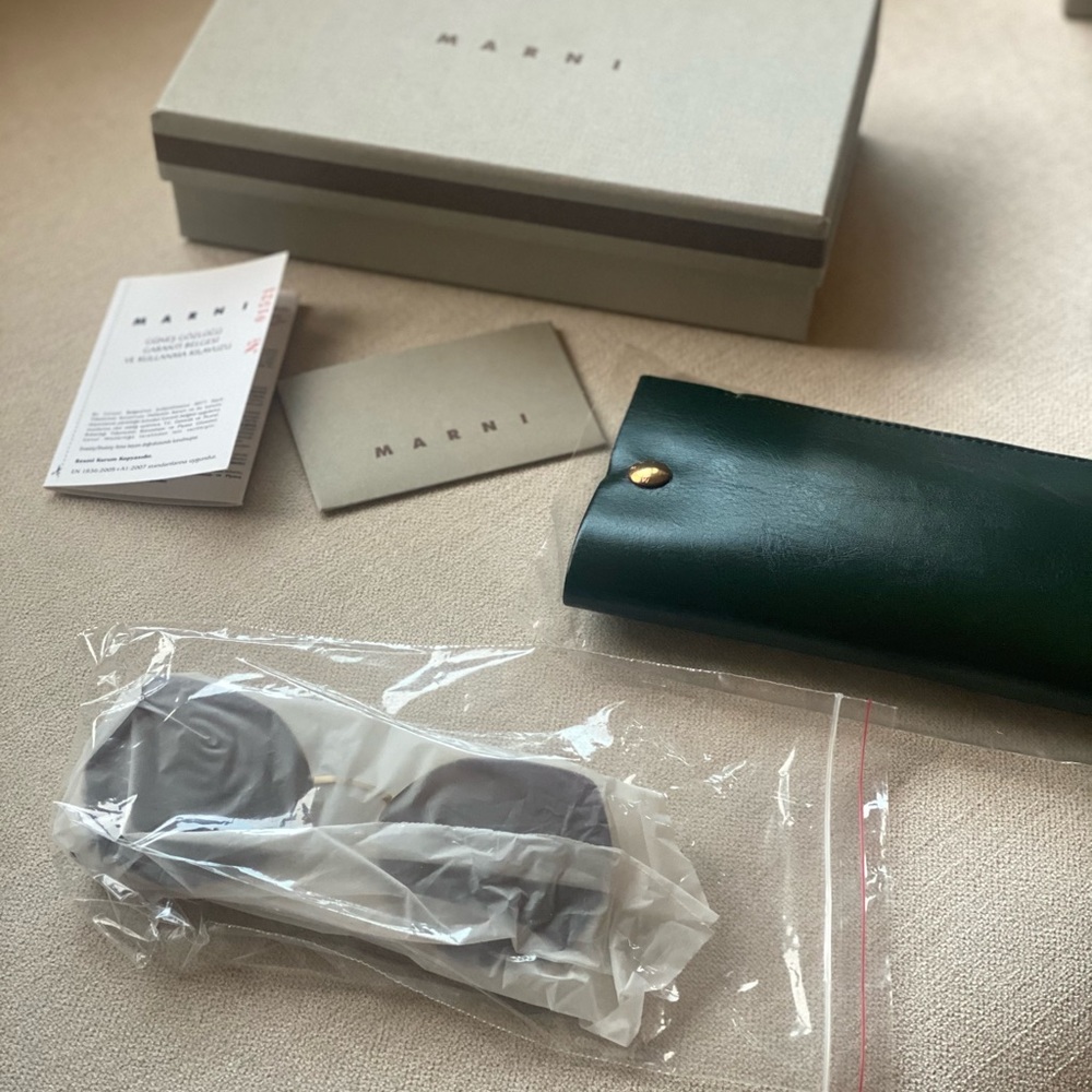 NWT MARNI SUNGLASSES - Picture 9 of 9